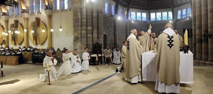 Kergonan_Moniales_Messe_1